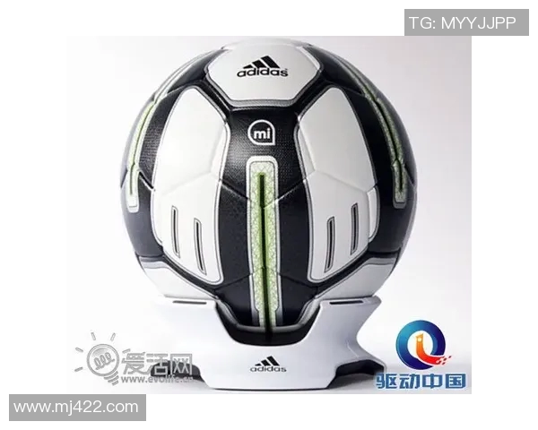 卡帕尼尼足球球星卡全套收藏盒开箱揭秘 高品质限量版球员卡尽在其中