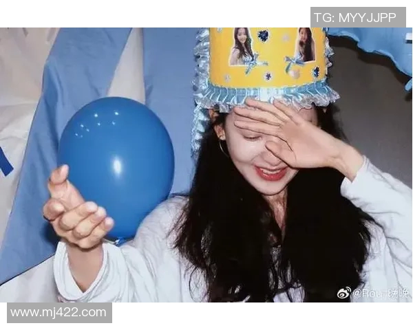 章若楠与足球球星互动频繁引热议 粉丝纷纷猜测两人关系发展